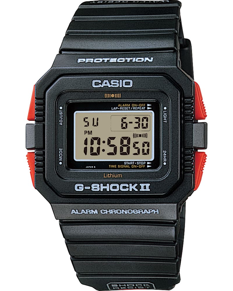 Die digitale DW-5500C Armbanduhr mit roten Knöpfen und eckigem, breitem Gehäuse.