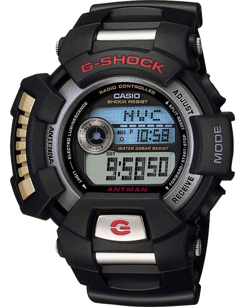 Die toughe G-SHOCK Uhr GW-100 mit digitaler Zeitanzeige, und leicht verschobenem, runde Display sowie roten Details auf dem Gehäuse.