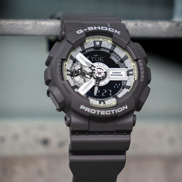 GA-110HD-8A an einer Eisenstange hängend