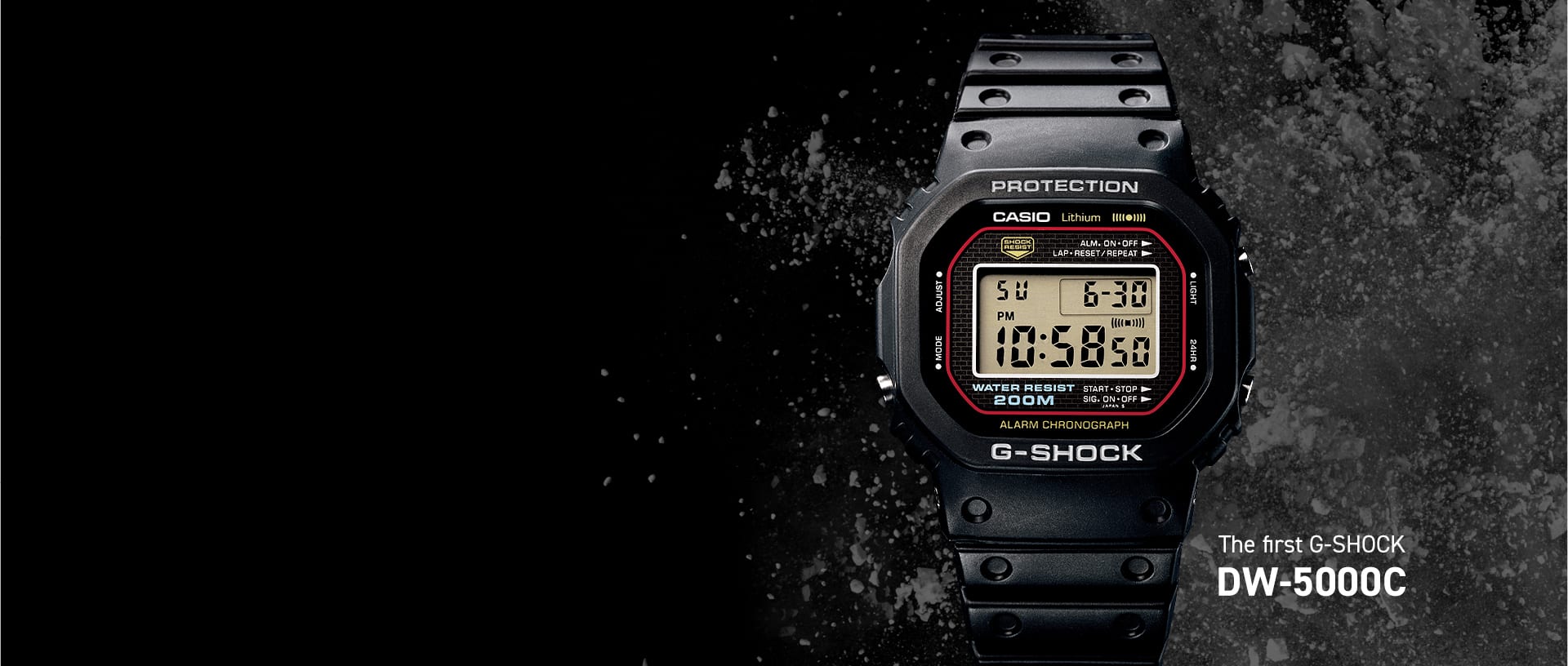 Die erste G-SHOCK DW-5000C Digitaluhr mit schwarzem Resinarmband vor einem schwarz-grau meliertem Hintergrund