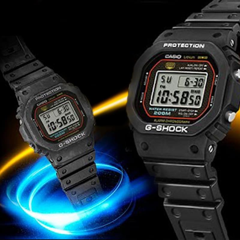 Zwei G-SHOCK DW-5600 Uhren, die linke ist eine gebrauchte Uhr mit Kratzern, die rechte sieht restauriert und neu aus.