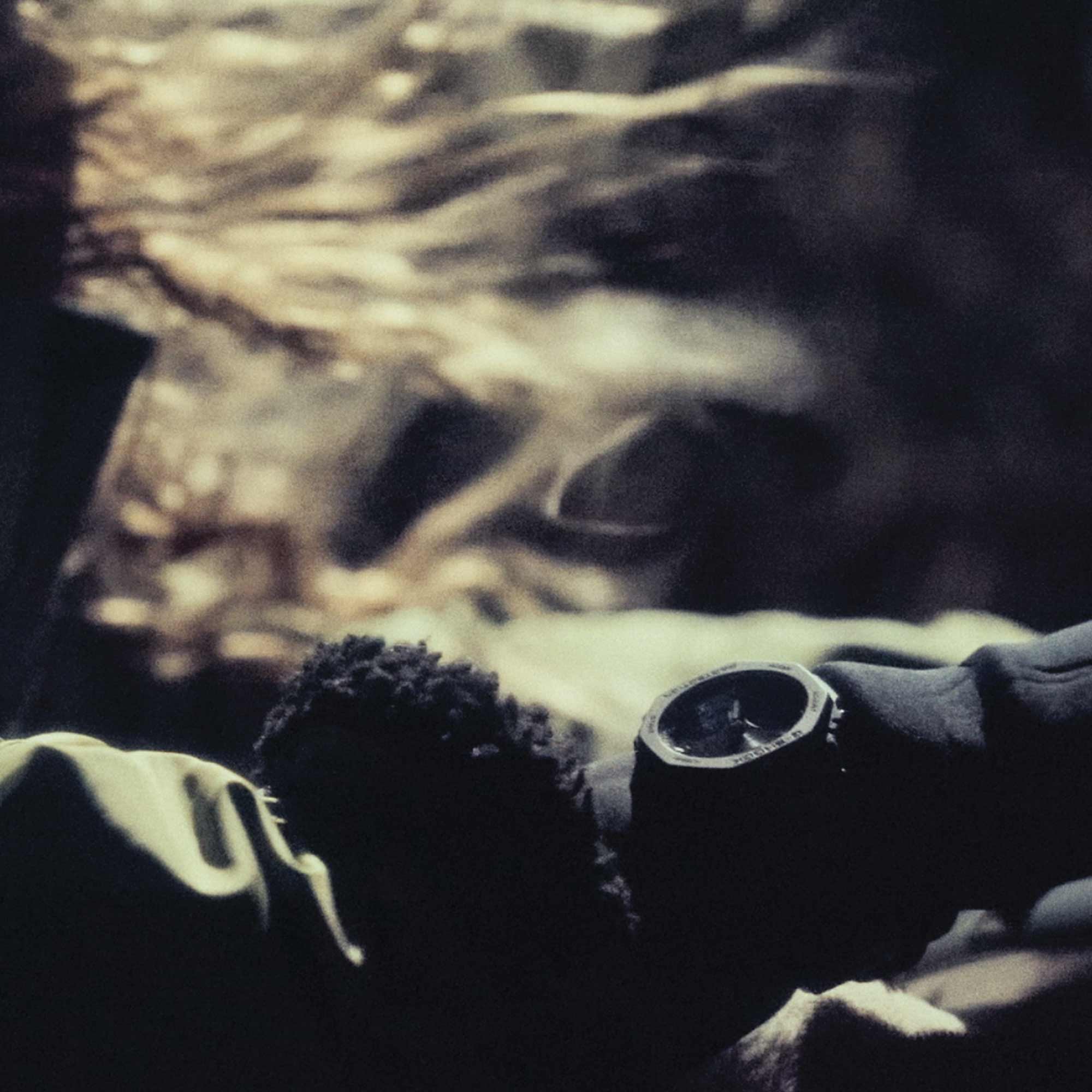 Am Handgelenk ist die G-SHOCK GBD-H2000 zu sehen