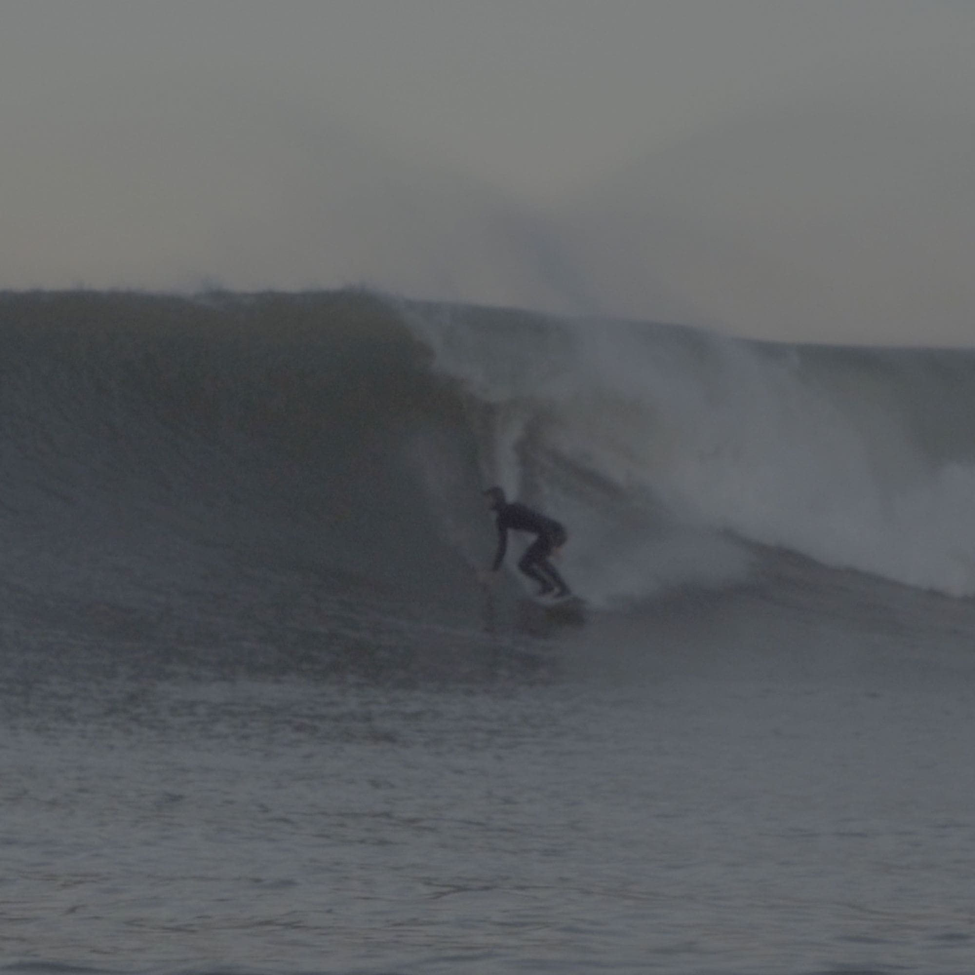 Lena Kemna beim Wellenreiten