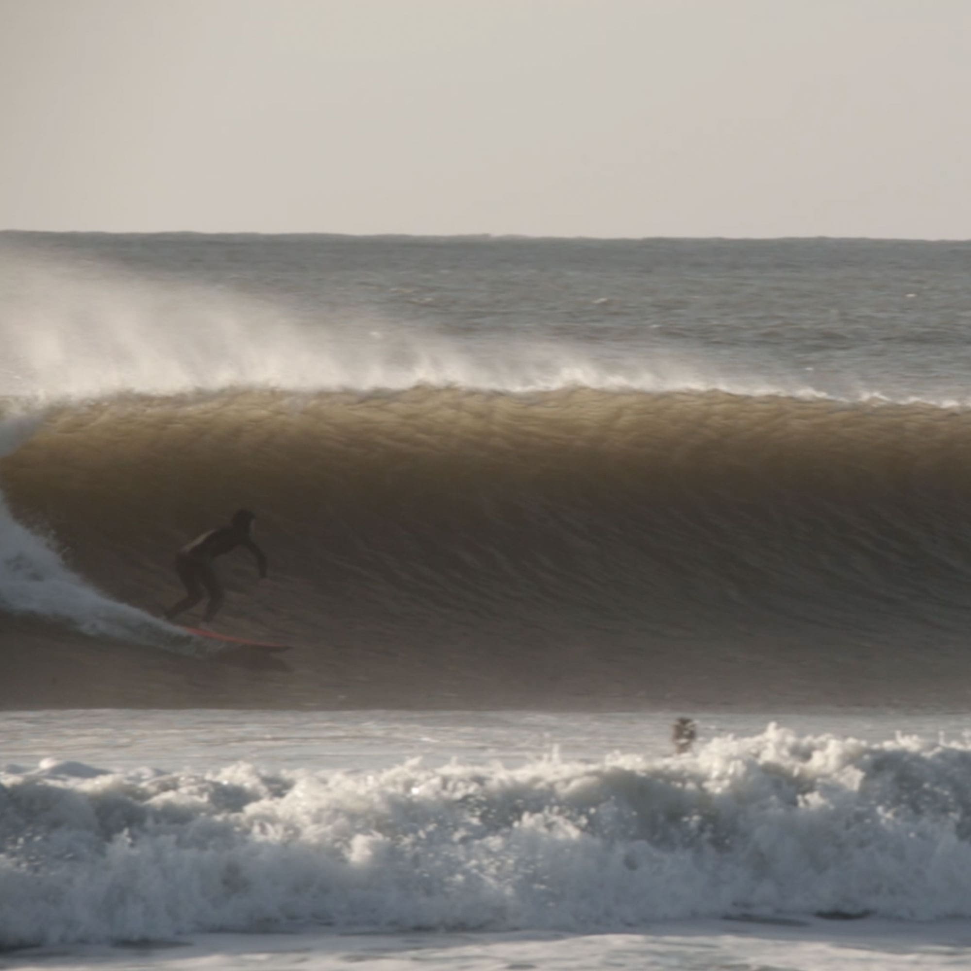Lena Kemna beim Wellenreiten