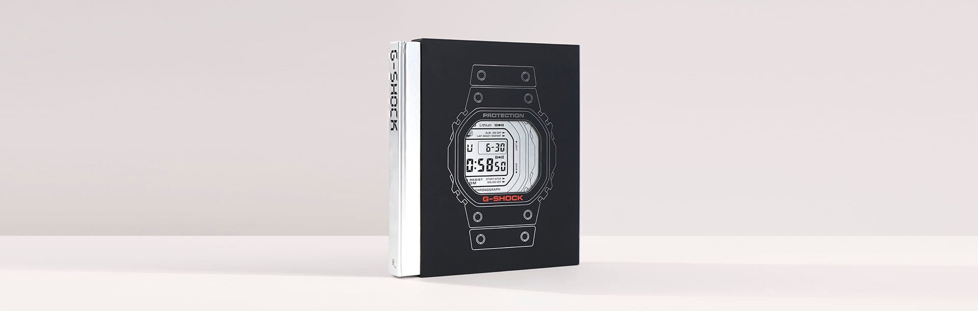 El libro de la marca G-SHOCK de Rizzoli con cubierta negra y tapa dura blanca.