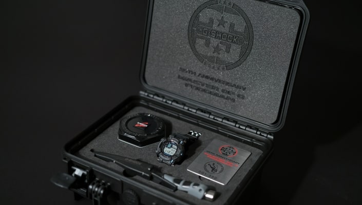 El modelo limitado azul y negro de G-SHOCK.