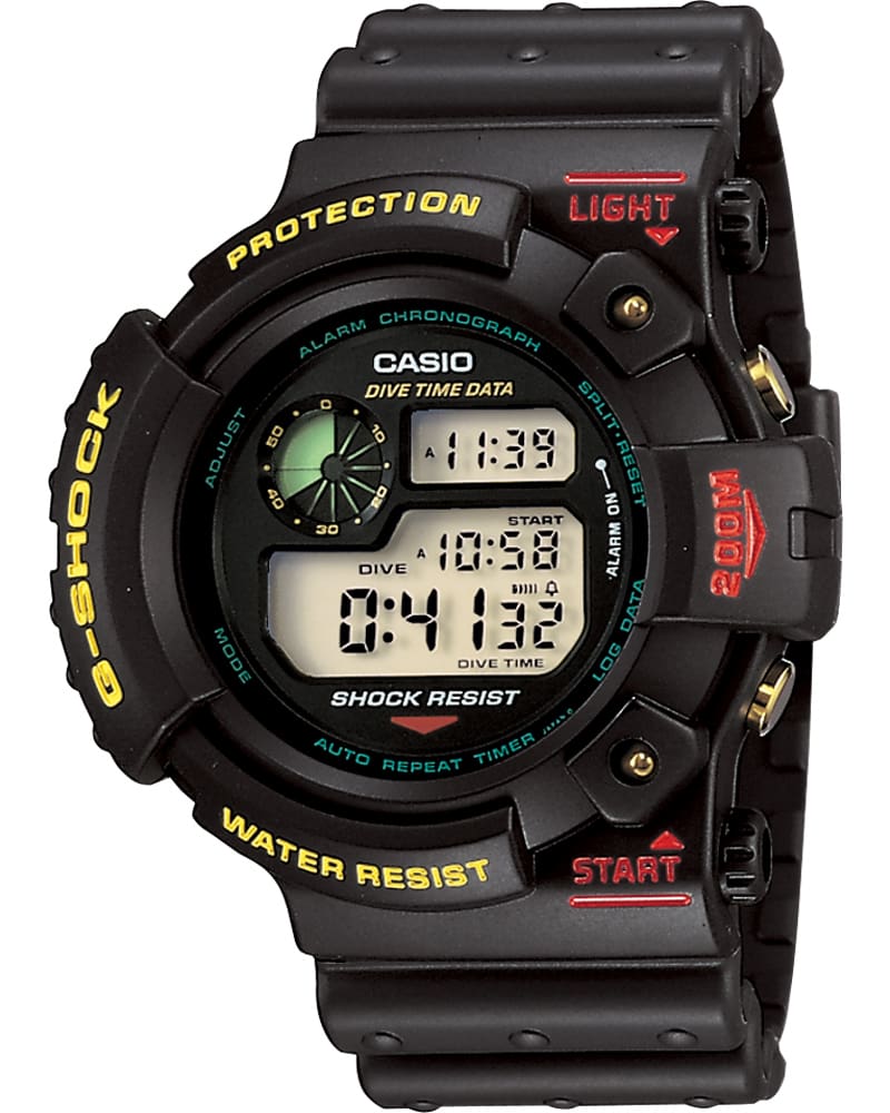 El reloj de pulsera negro DW-6300 de la serie «Frogman» con caja desplazada asimétricamente hacia la izquierda y pantalla digital con letras amarillas y rojas.