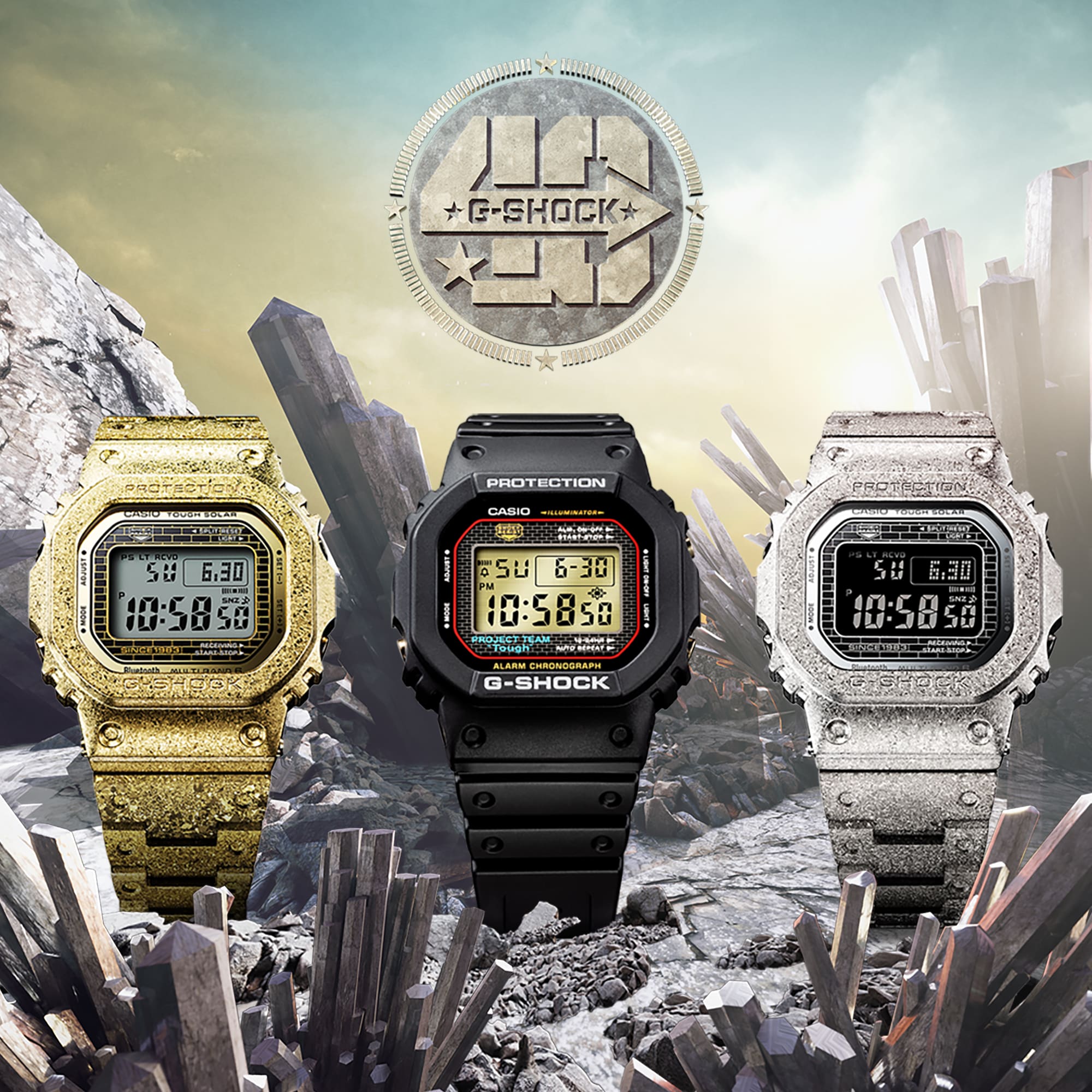 Los tres modelos premium de la serie Recrystallised de G-SHOCK con brazalete de purpurina dorada, negra o plateada y pantalla digital montada sobre cristales.