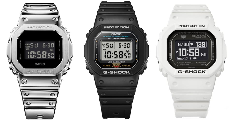 Tres relojes de pulsera 5600 de G-Shock: Una con banda metálica plateada y pantalla digital oscura, otra con banda de resina negra y otra con banda de resina blanca y pulsómetro en negativo.