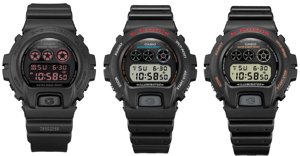Los relojes de la serie G-Shock 6900, a la izquierda con correa negra y pantalla roja, en el centro el reloj 6900 con detalles rojos y azules en la caja y en el bisel y a la derecha con la clásica correa negra y detalles rojos y naranjas en la caja.