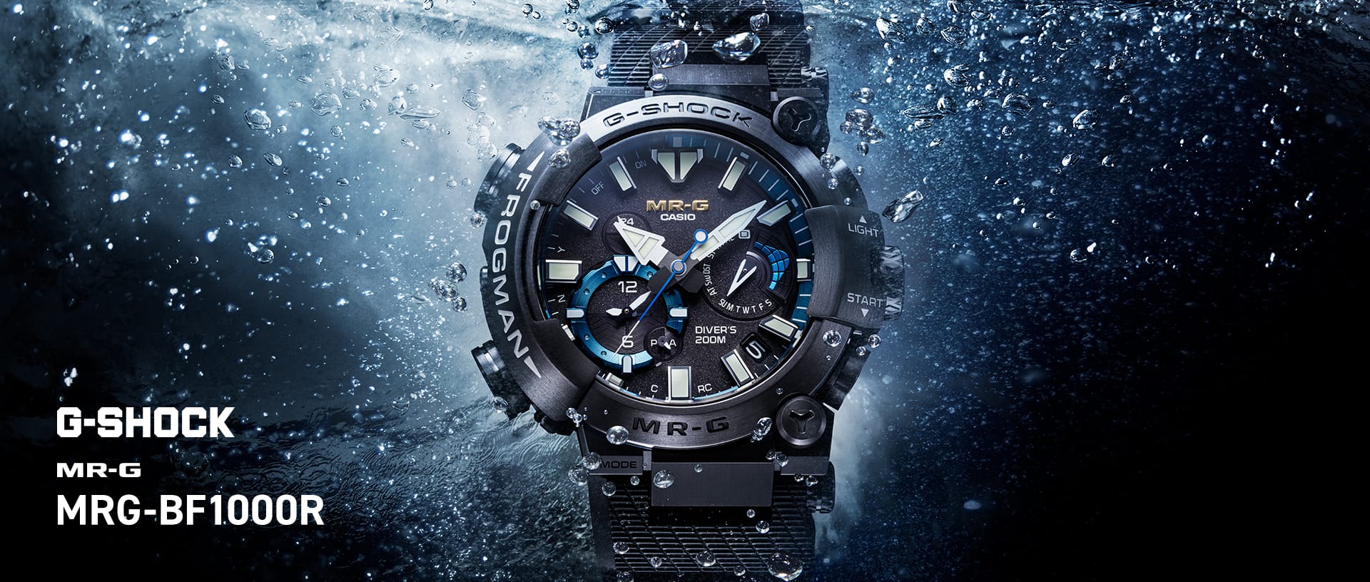 El reloj de pulsera G-SHOCK MRG-BF1000R con esfera analógica y robusta caja redonda y detalles azules bajo el agua.