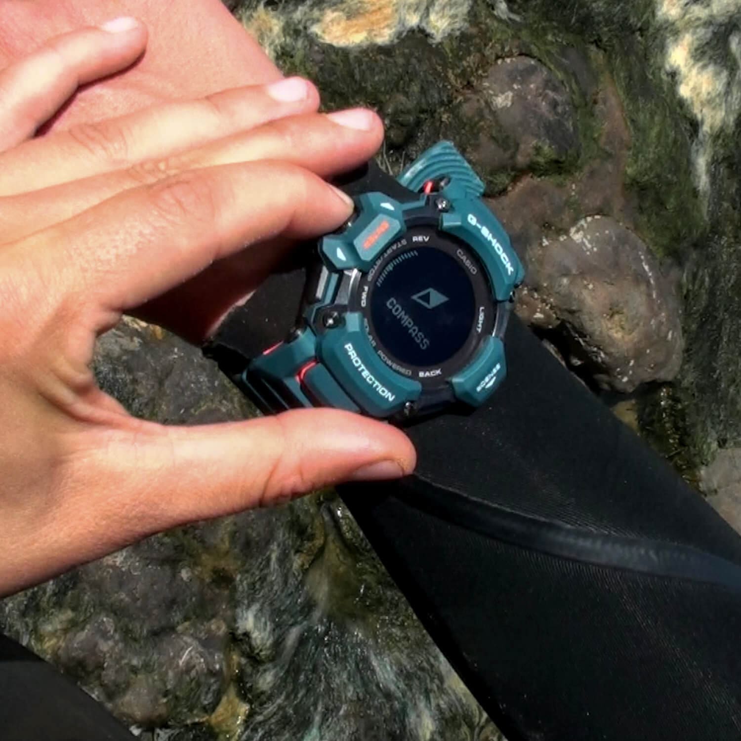 Lena Kemna using the GBD-H2000 as a compass