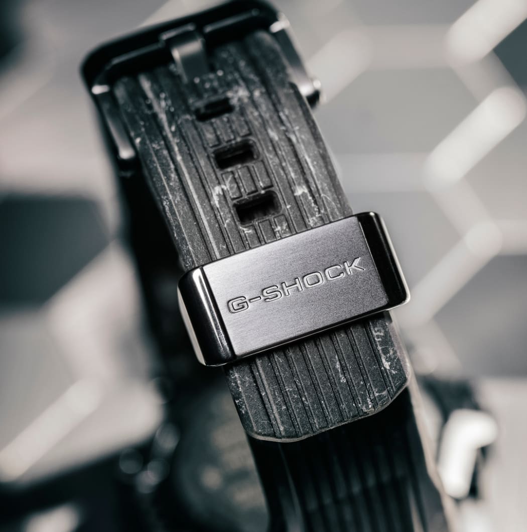 The resin strap of the MTG-B2000YST-1AER
