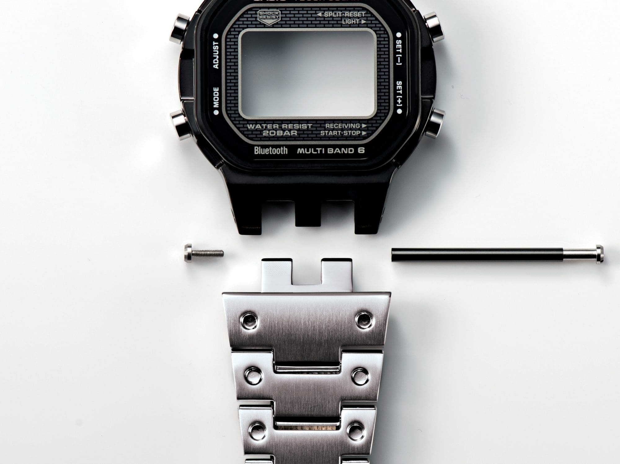 Three-pronged structure connects band and watch to disperse shock