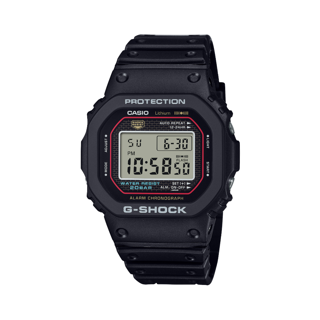 La G-SHOCK DW-5000R classique avec boîtier rectangulaire, affichage numérique et bracelet en résine.