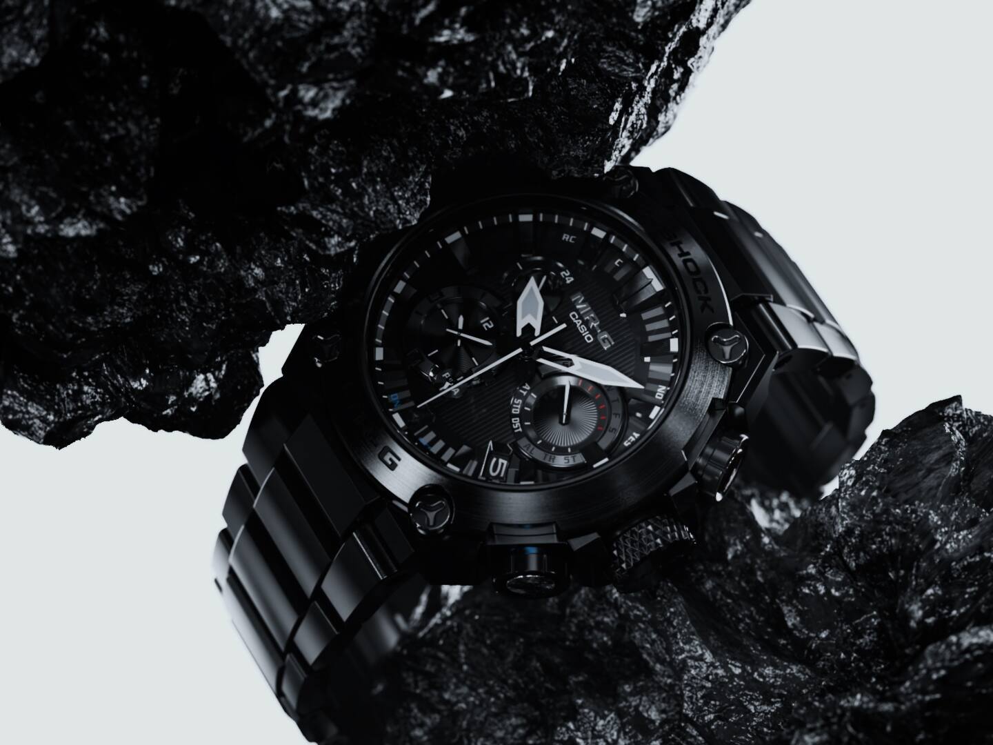 MRG-B2100 tout noir entre deux rochers