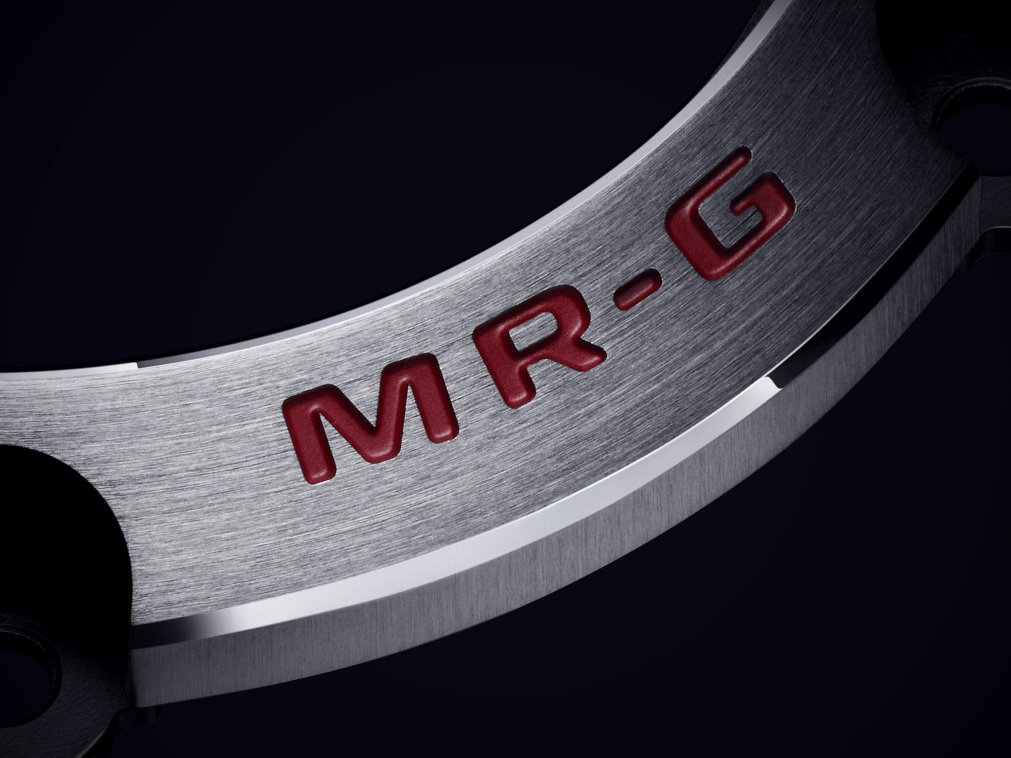 Gros plan sur un boîtier de montre MR-G poli