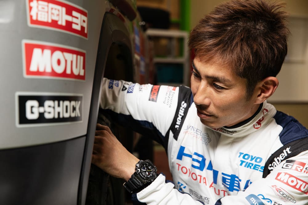 Miura Akira checks the Land Cruiser's tires.