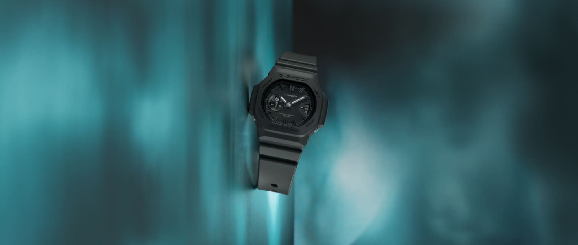 G-SHOCK GAC-2500 is on a blue background.