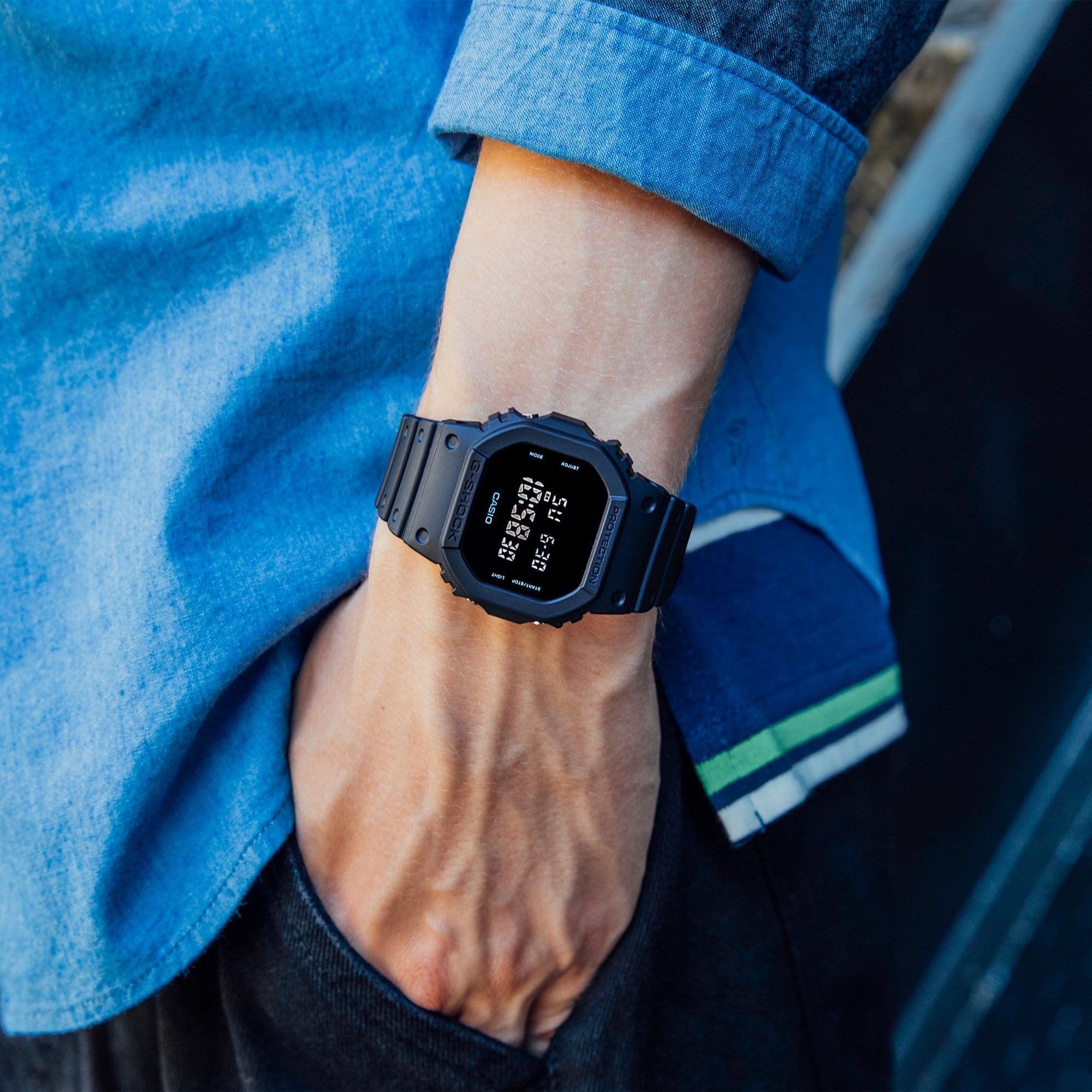 Image of someone wearing the DW-5600UBB