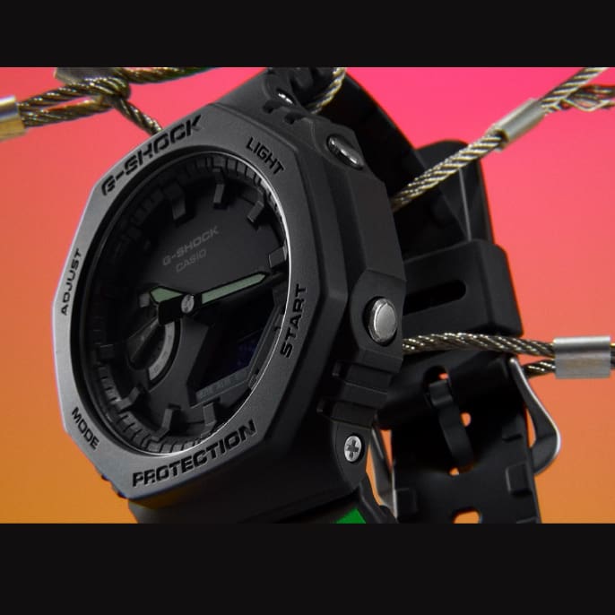 Primo piano dell'orologio di G-SHOCK e Propaganda da polso nero con cassa ottagonale