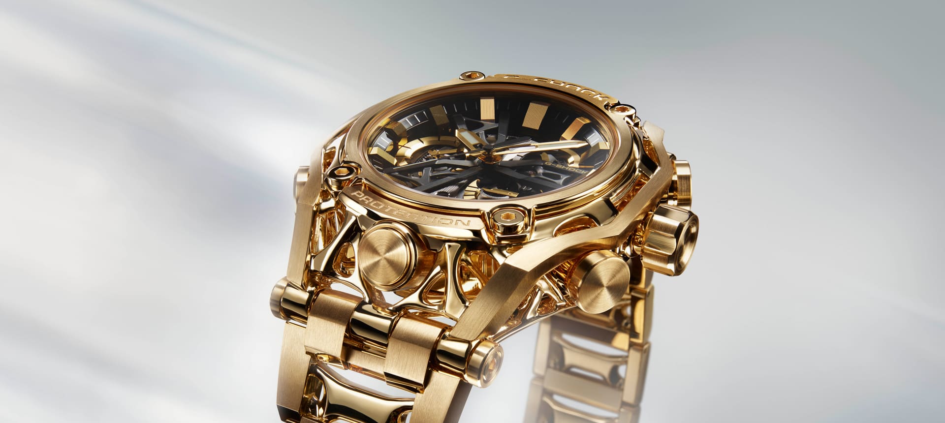 L'orologio G-SHOCK G-D001 in oro con display analogico e cassa solida.