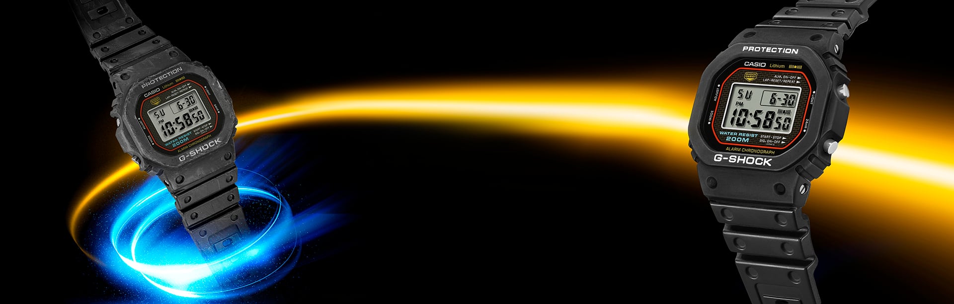 Due orologi G-SHOCK DW-5600, quello di sinistra è un orologio usato con graffi, quello di destra sembra restaurato e nuovo.