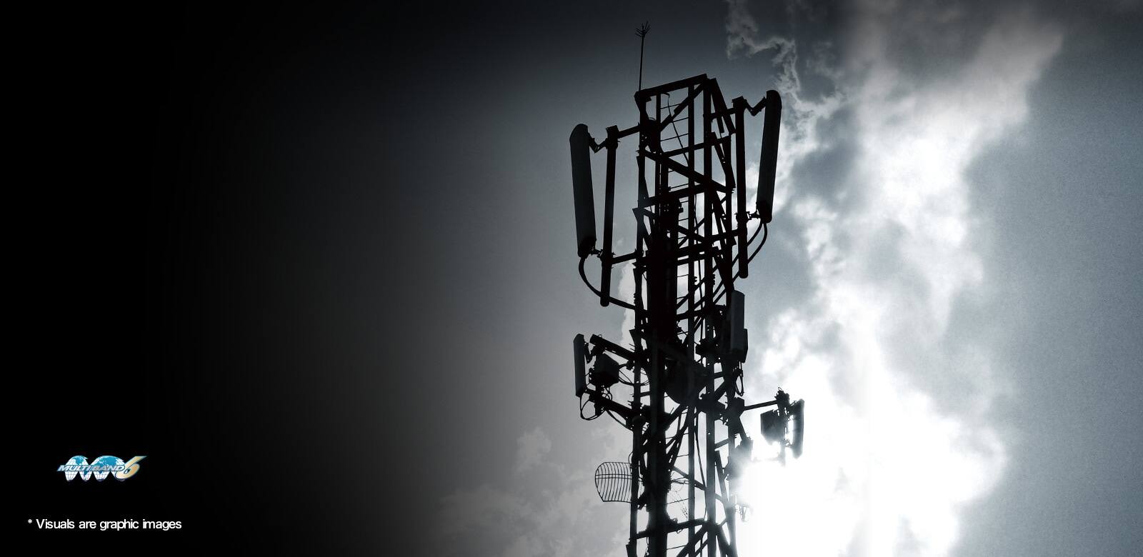 Standard time radio wave reception (Multiband 6) Un’antenna radio circondata da nuvole