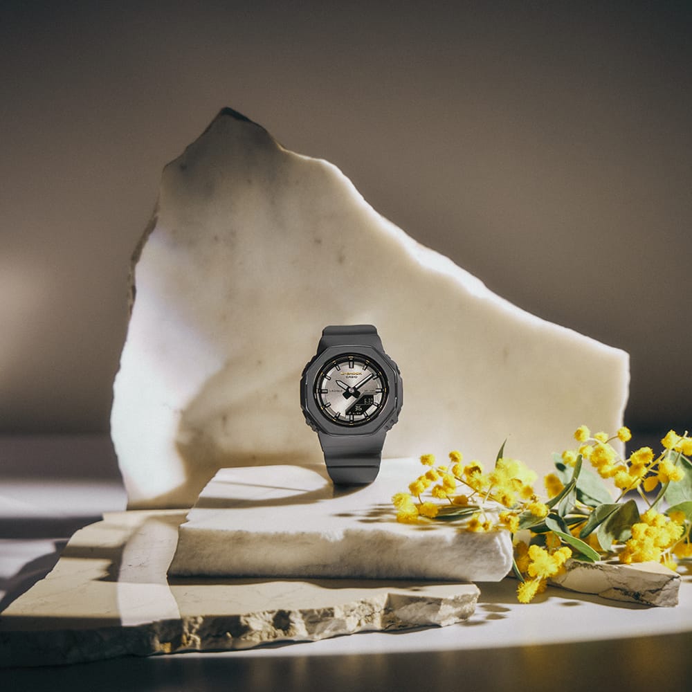 【 レア　美品 】 AWG‑100F 電波ソーラー/ショッキングピンクが目を惹く WOMEN - ANALOG-DIGITAL | G-SHOCK 腕時計