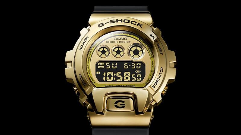 Shock-resistant structure with metal bezel