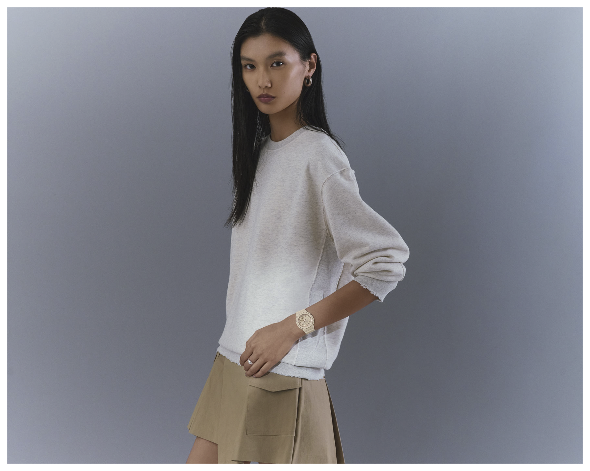 Image of a woman wearing GMA-P2110-4A.