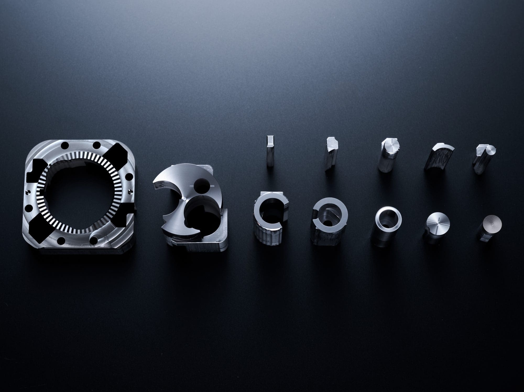 Procesamiento de moldes de ultraprecisión que se logra mediante una sofisticada tecnología original