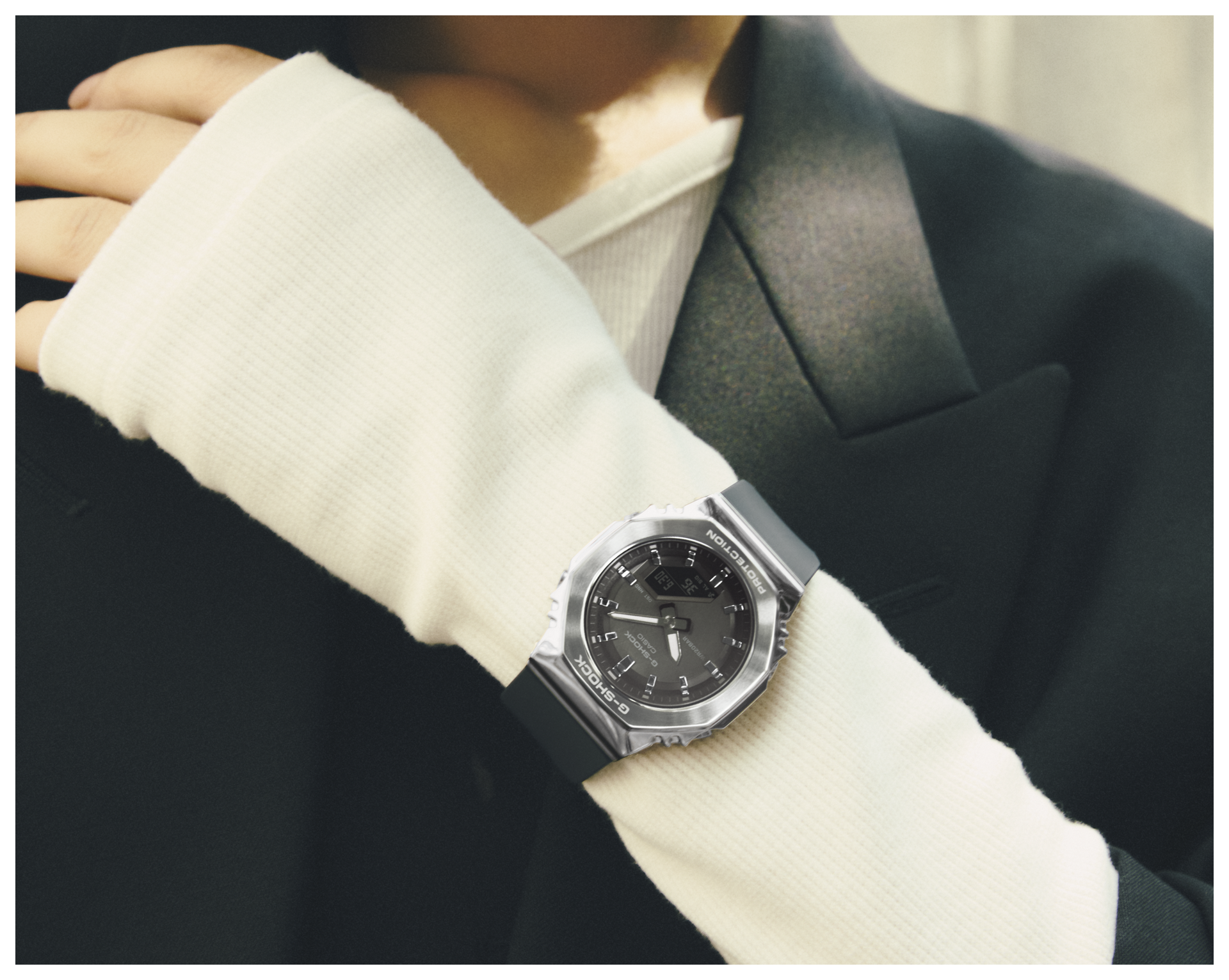 Close-up image of a woman wearing GM-S2110-1A1.