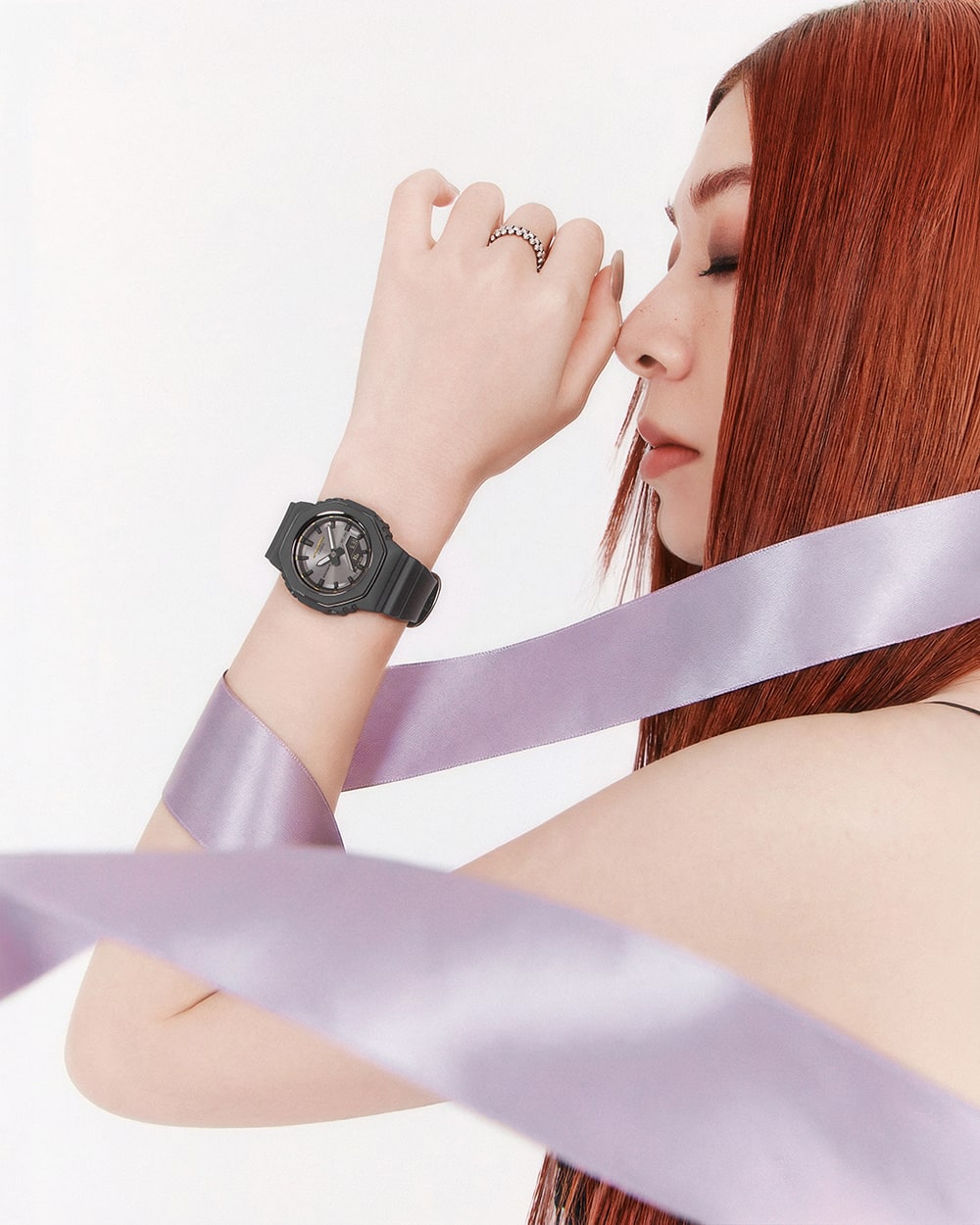 Ran Tondabayashi's bust-up shot with the G-SHOCK GMA-P2126W on her wrist