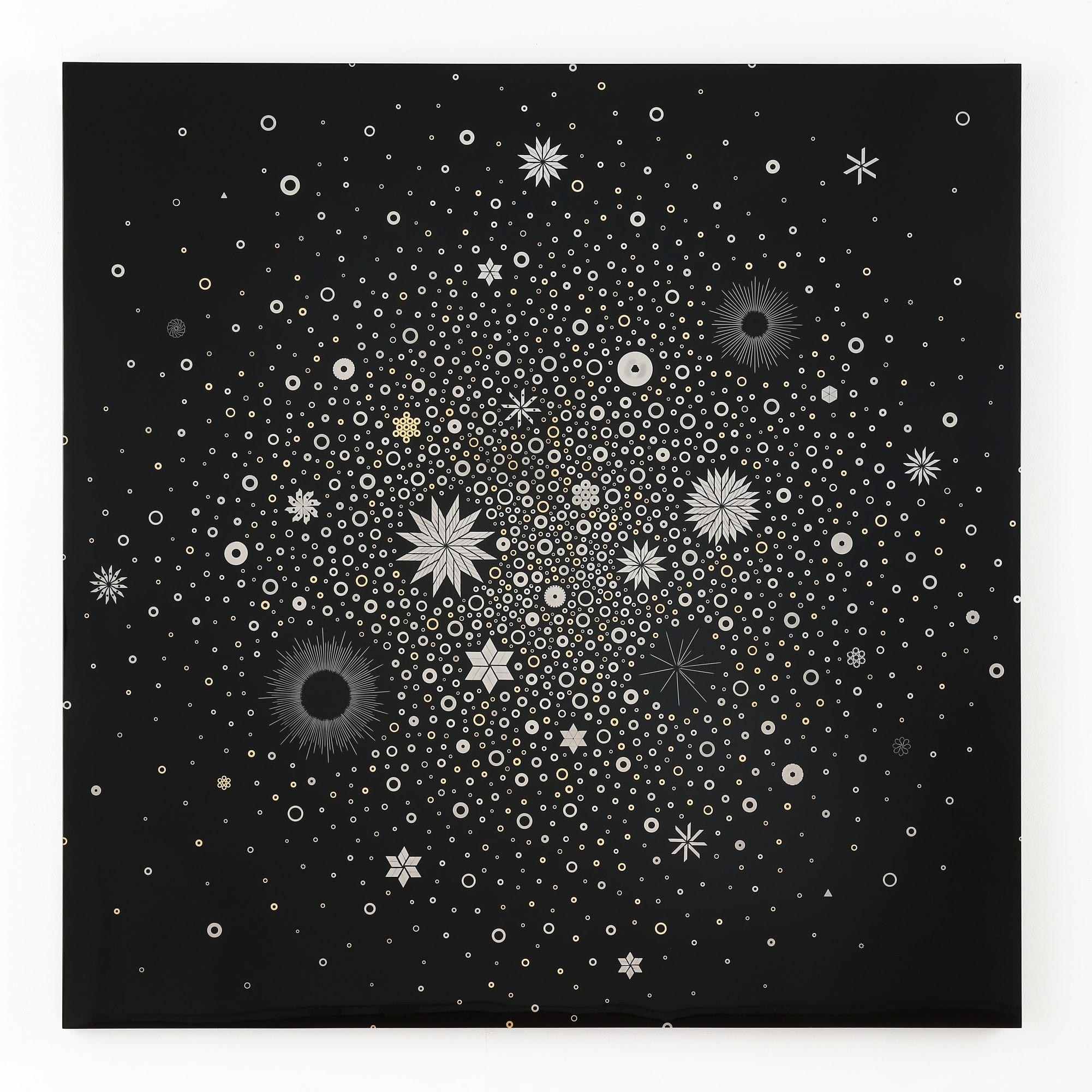 Stellar Dance (2018)   Lacquer, cutter blades, needle, fishhook and staple, etc. on plywood | 120 × 120 × 3.5 cm | Courtesy of ARTCOURT Gallery | Photo by Takeru Koroda