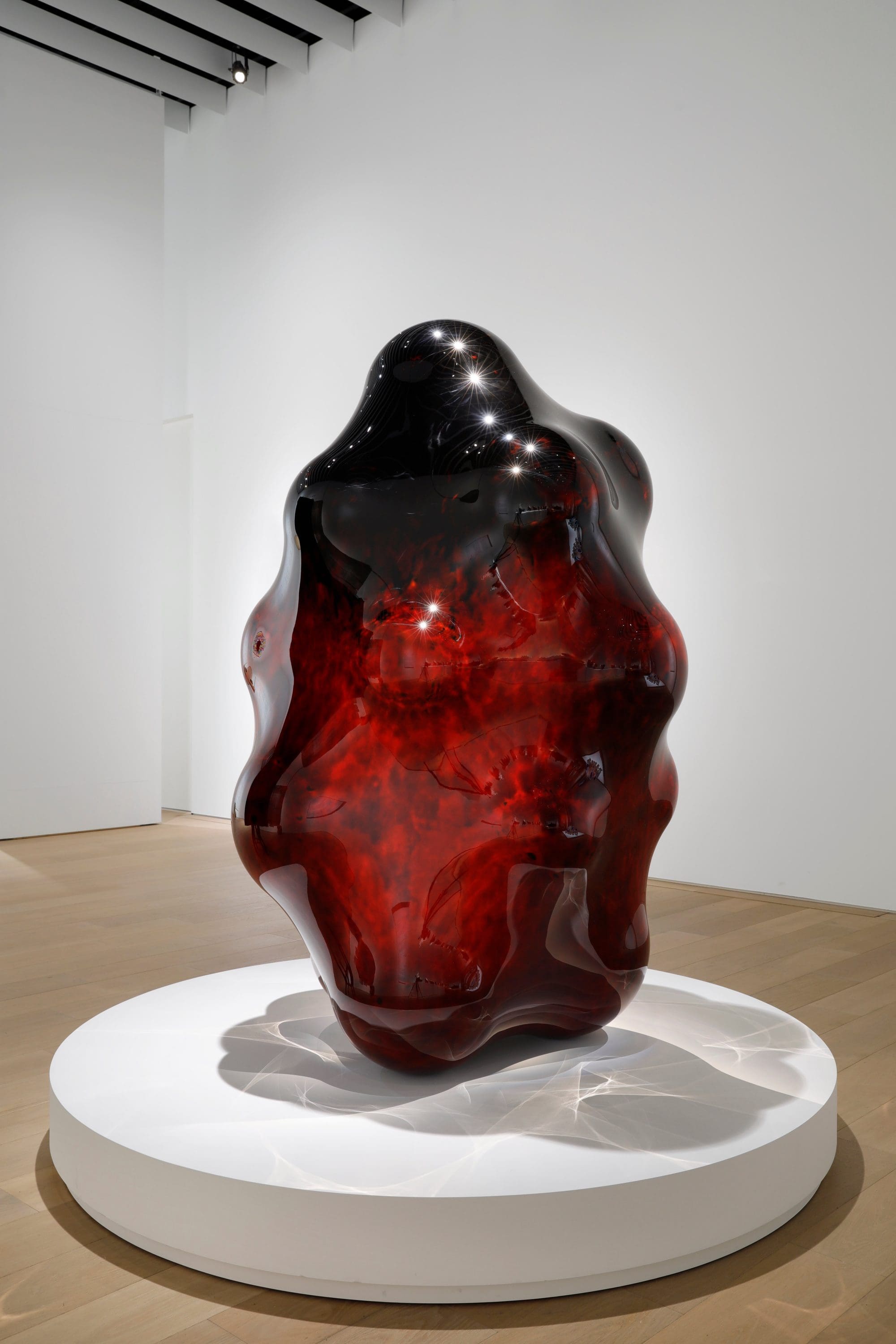 Surface Tactility #29 (2023)   Urushi lacquer, hemp cloth, polystyrene foam ball, 2 way tricot | Dry lacquer technique (Kanshitsu technique)  | 171 × 107 × 97 cm |   Images from “Visionaries: Making Another Perspective,” a special exhibition at Kyoto City KYOCERA Museum of Art | Photo by Takeru Koroda