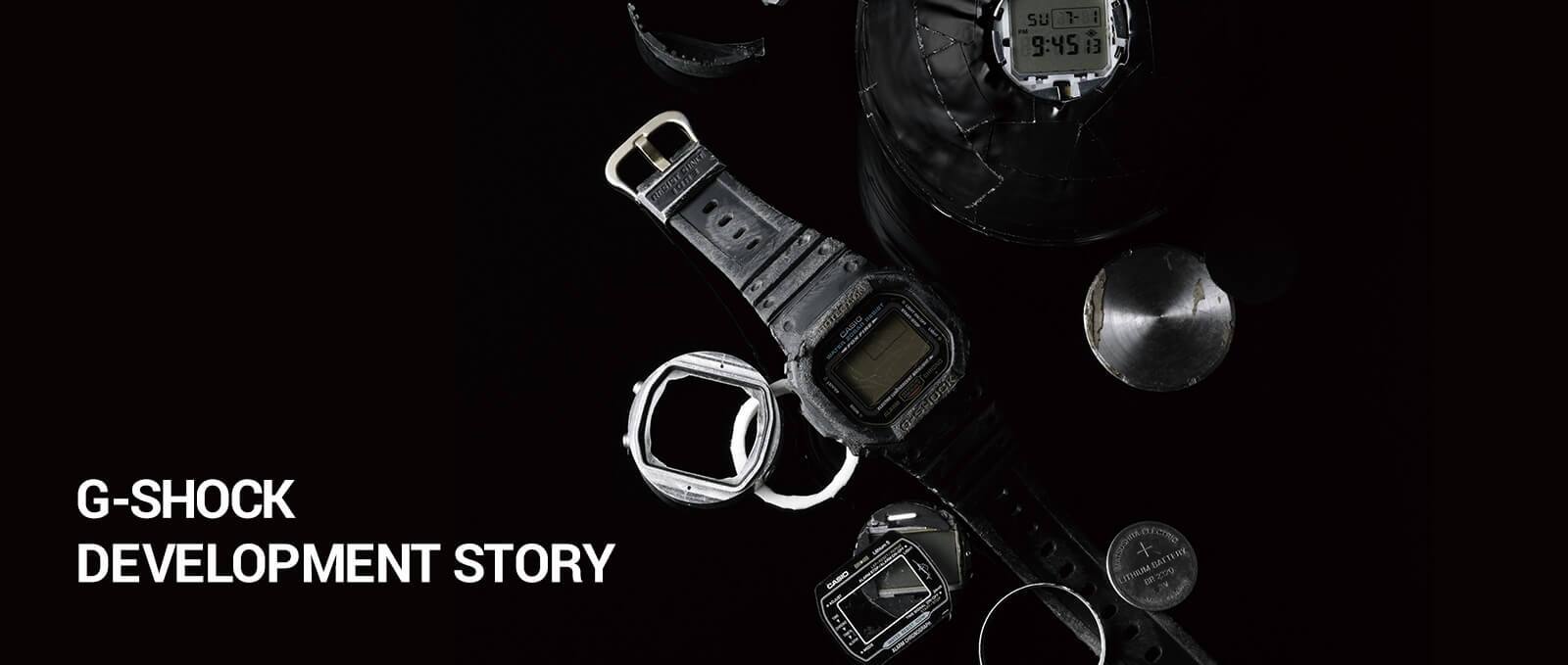 Afzonderlijke onderdelen van het eerste digitale G-SHOCK polshorloge en het prototype in een ronde, afgeplakte kast.