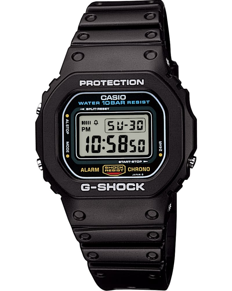 Het kleinere, zwarte G-SHOCK DW-500C digitale polshorloge gemodelleerd naar de DW-5600C
