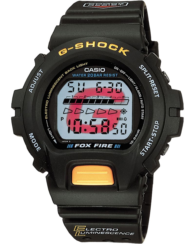 Het DW-6600 digitale horloge van G-SHOCK met een zwarte resin band en ronde kast, de LED-verlichting op de achtergrond toont een rode G