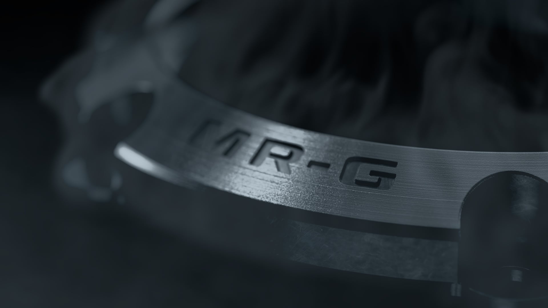 Detail van de MR-G ring met de "MR-G" gravure