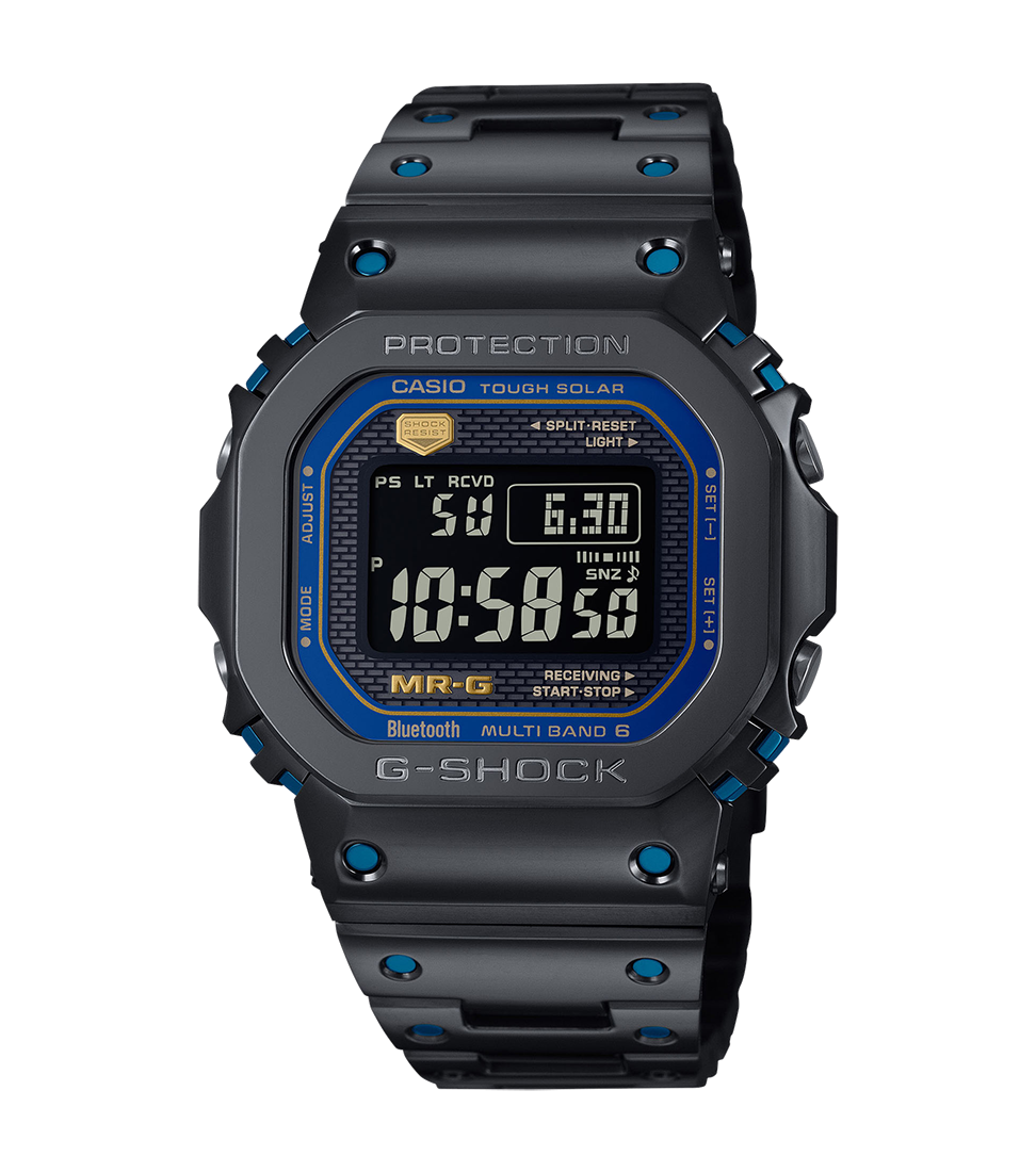 Productafbeelding van de MRG-B5000BA met zwarte titanium armband en rechthoekige kast en blauwe details.