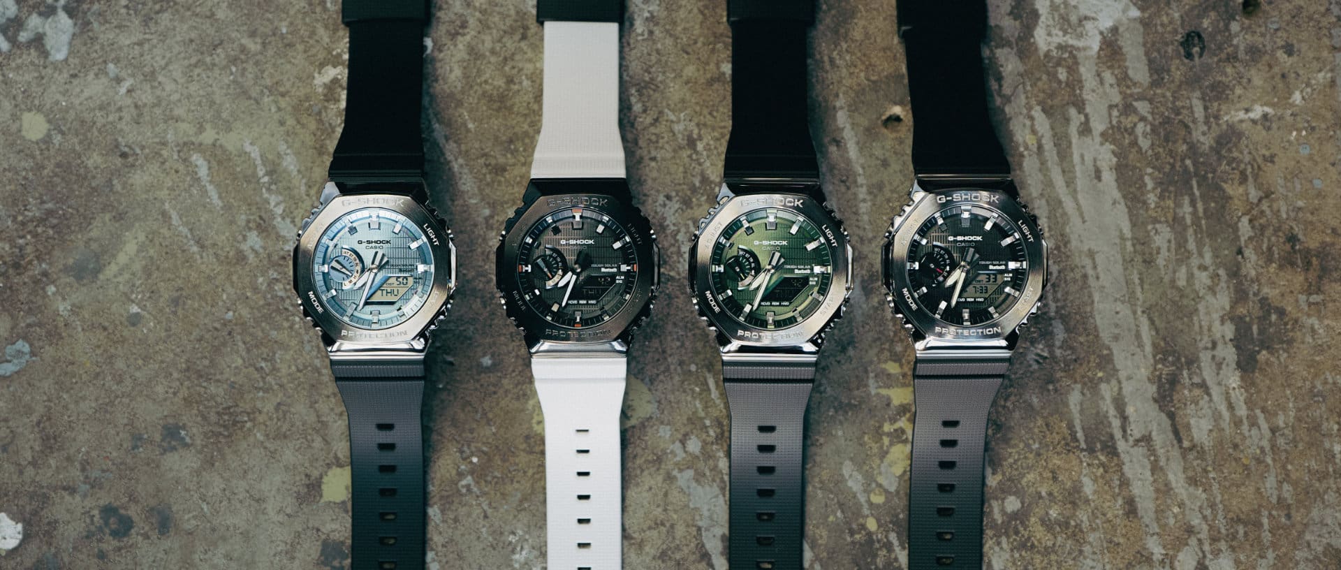 Quatro relógios G-SHOCK Multicoloridos Totalmente em Metal da série "GBM-2100"