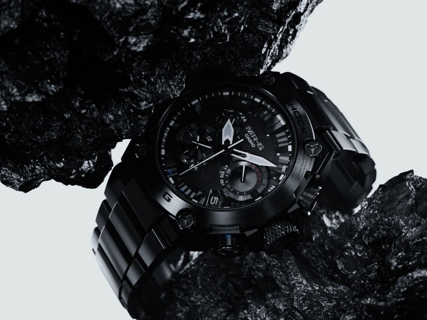 MRG-B2100 totalmente preto entre duas rochas