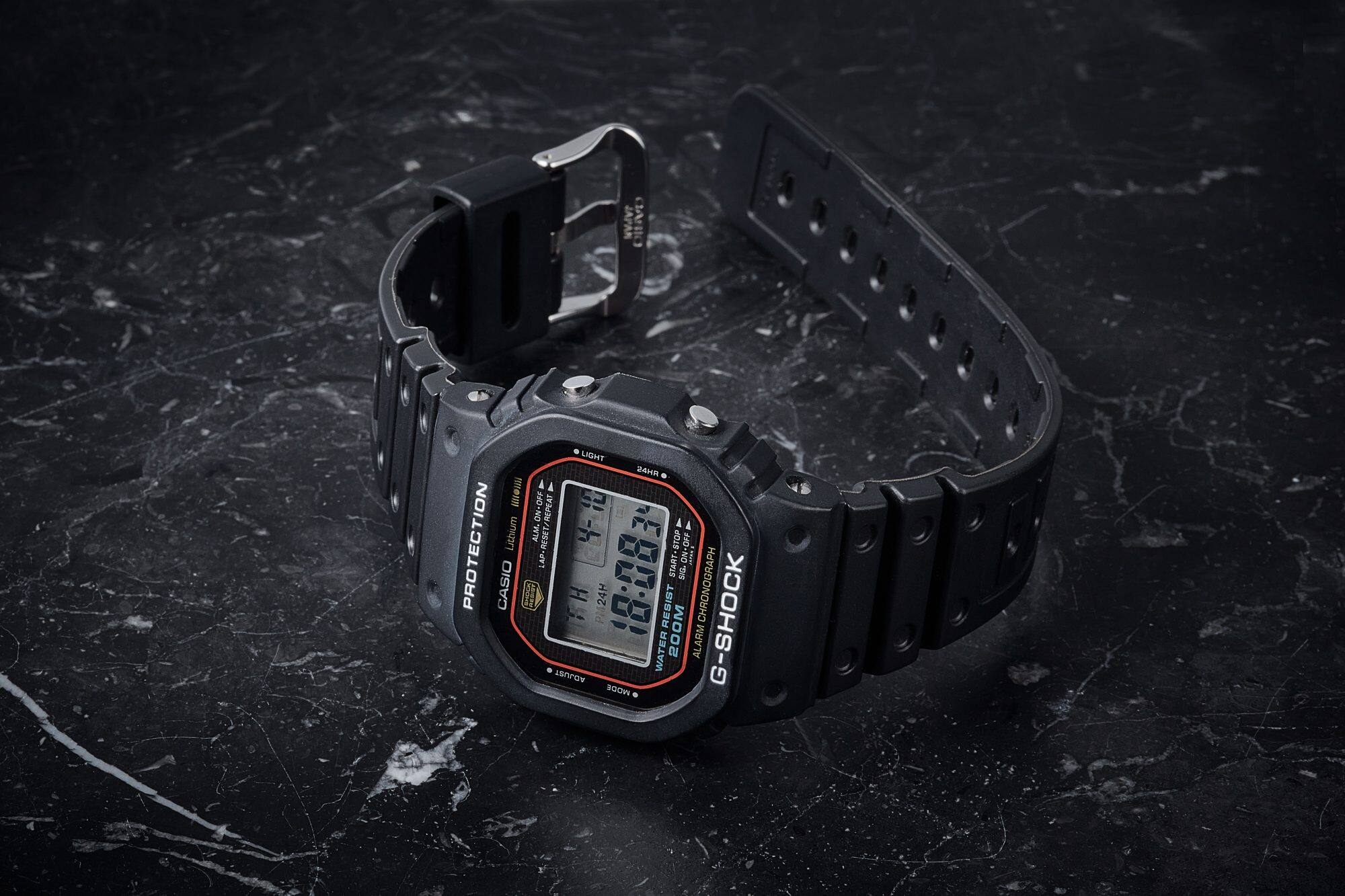 新品　Gショック　G-SHOCK DW-5000R ブラック 今夏は「黒Gショック」が大豊作！公式が推薦する“新作5選”はDW