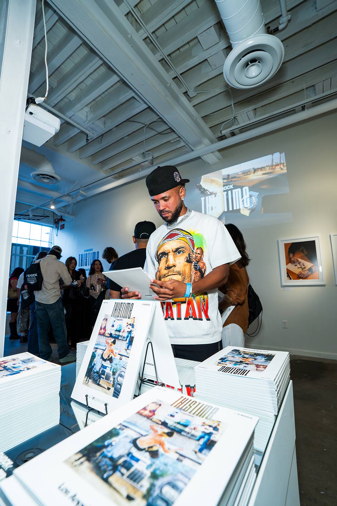 ผู้ชายสวมใส่ G-SHOCK