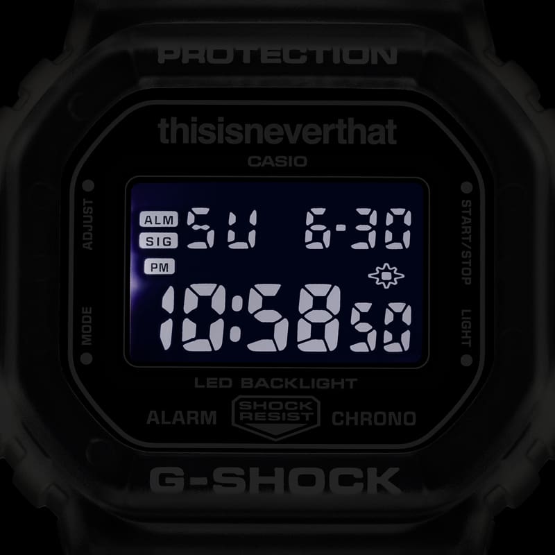 การแสดงแสงพื้นหลังพิเศษสำหรับการร่วมมือกับ thisisneverthat