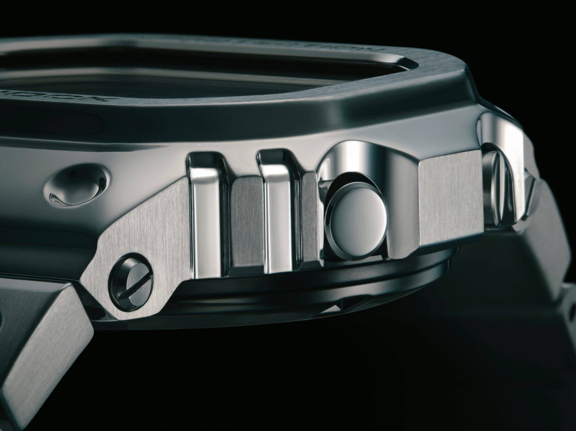 ภาพด้านข้างของตัวเรือนนาฬิกา Full Metal 5000