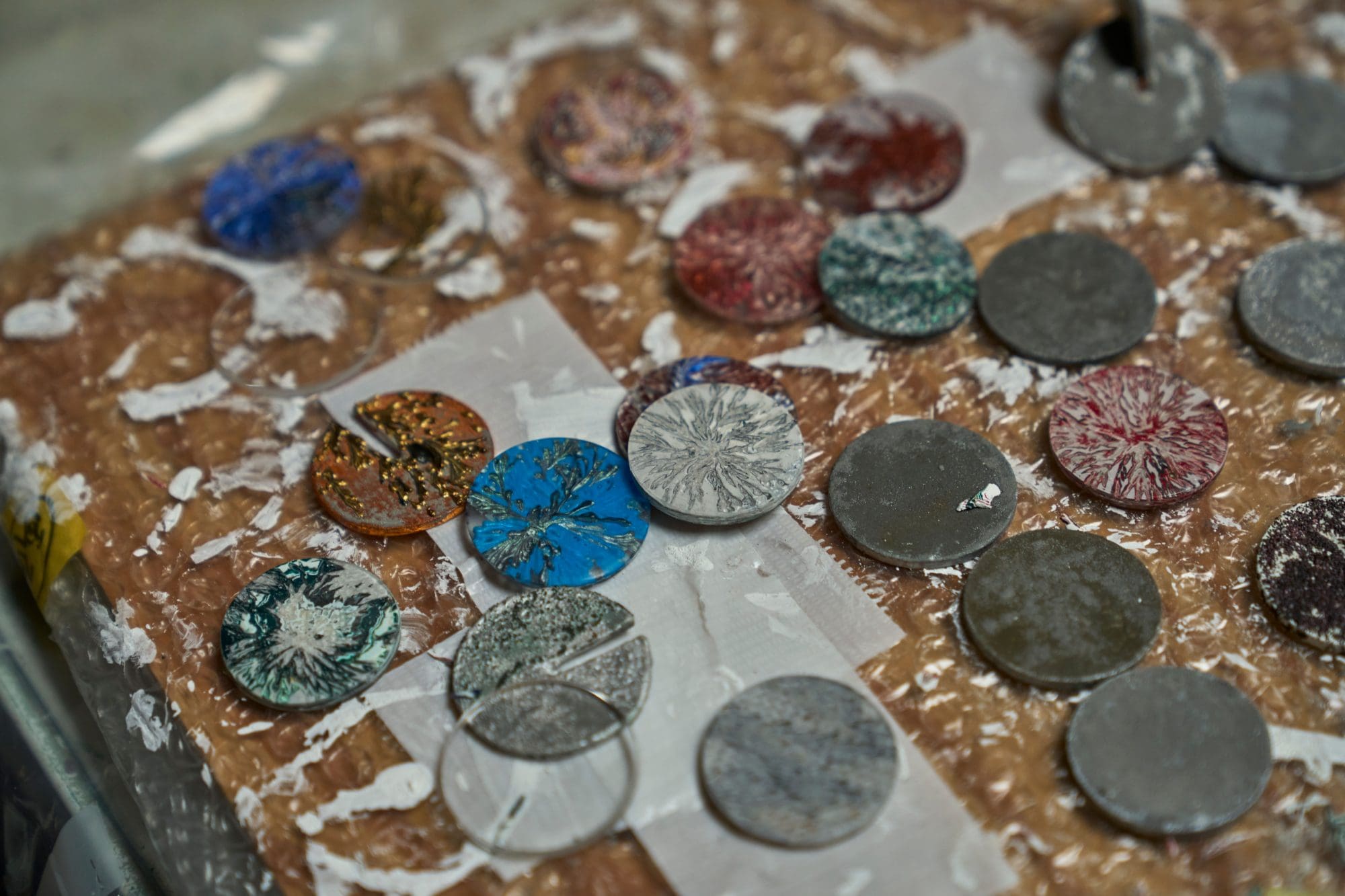 最初に訪れたショールームで、まずはG-SHOCKシリーズの歴史やこれまでのモデルをじっくりと鑑賞。「これが初代G-SHOCKの試作品ですか? 感慨深いです」 Prototip 2