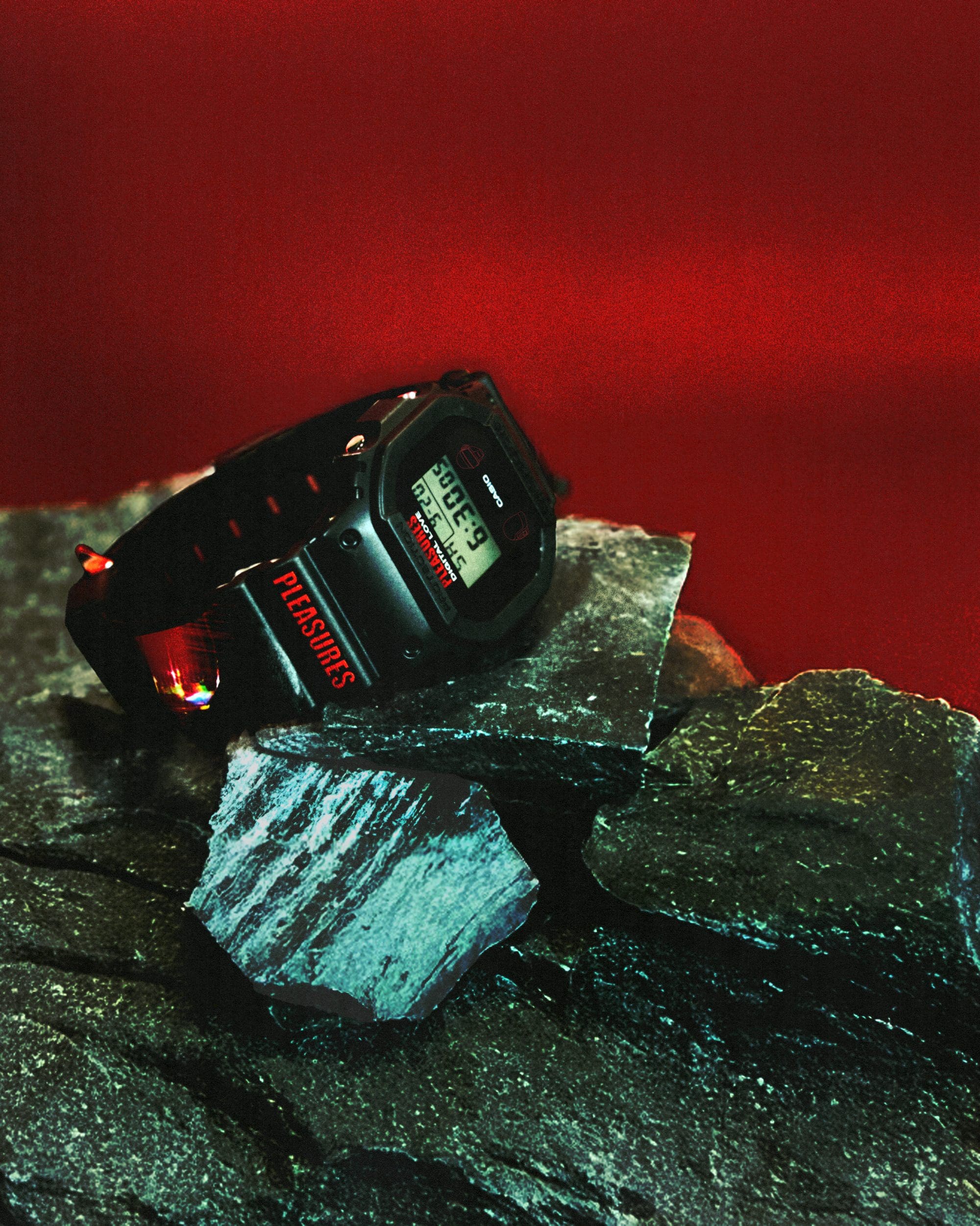 DW5600HDN25-7 White digital watch with green branding