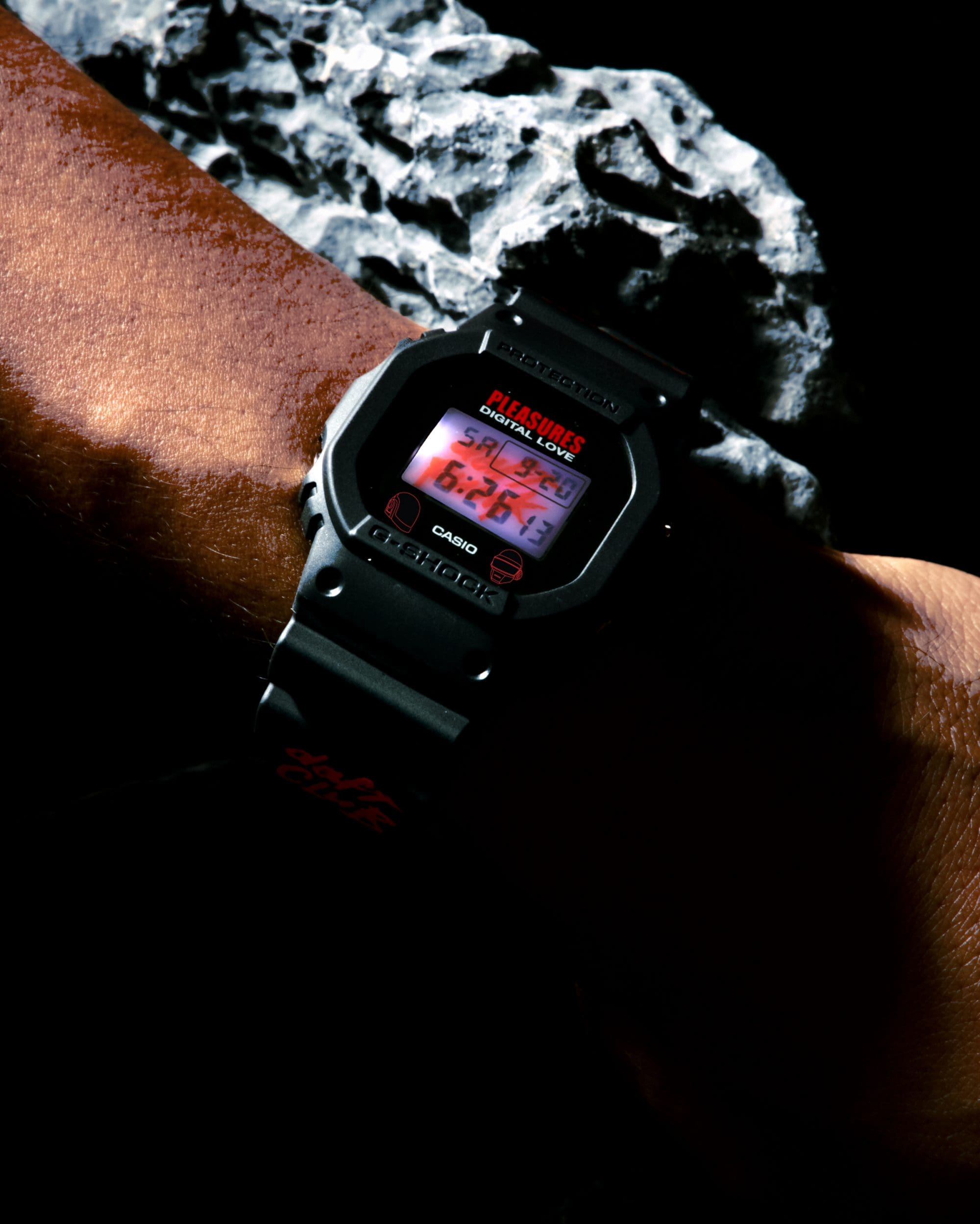 DW5600HDN25-7 White digital watch with illuminated back light